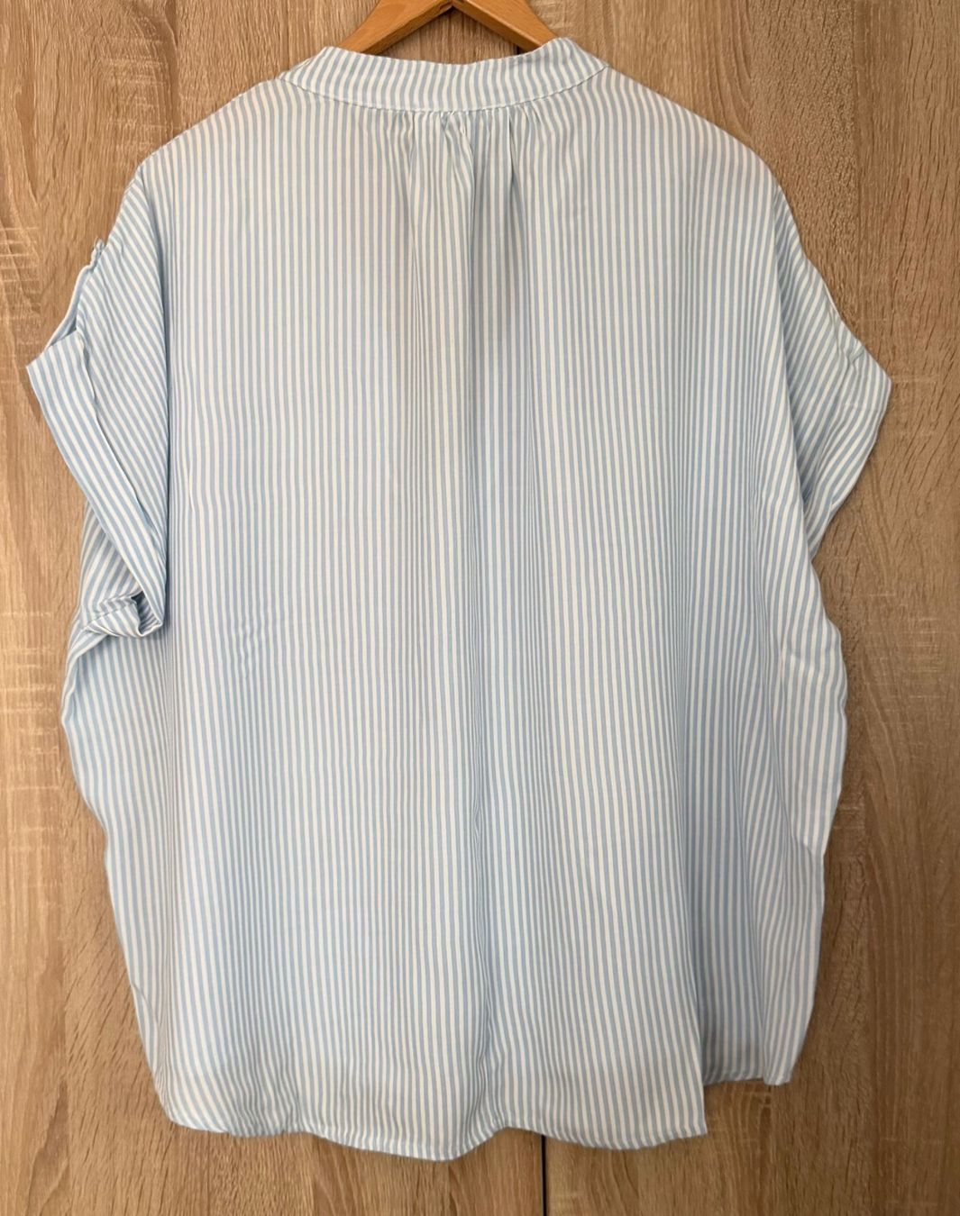 Camicette: Blusen Top Shirt hellblau weiss Grösse 46 – Usato da Nussbaumen AG venduto da brigitebardot 1
