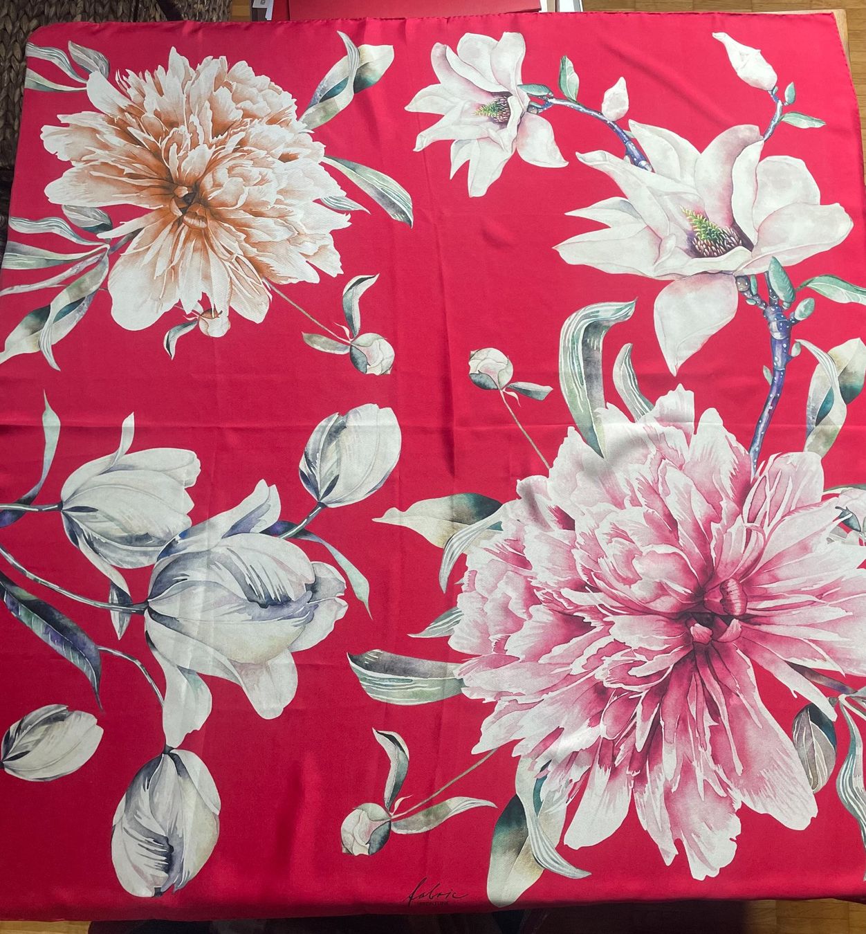 Fabric Frontline Foulard & Sciarpe: Foulard Fabric Frontline – Nuovo (secondo la descrizione) da Zürich venduto da Poppy108