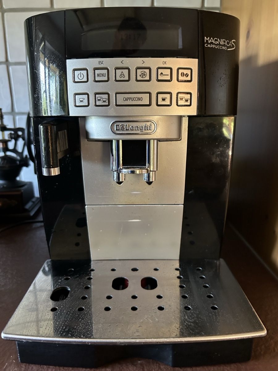 De'Longhi Kaffeemaschinen & Espressomaschinen: DeLonghi Magnifica Cappuccino Kaffeemaschine – Defekt aus Grabs von Soswald1