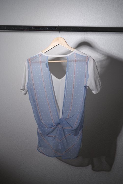 Sandro Top: Rückenfreies Shirt von Sandro – Usato da Basel venduto da lilavintage