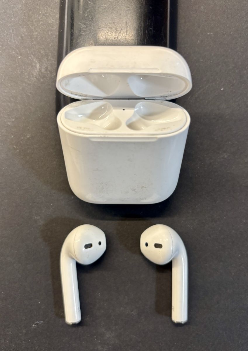 Apple Casques audio: Apple AirPods 2. Generation  – D'occasion à Davos Dorf par Jaensche