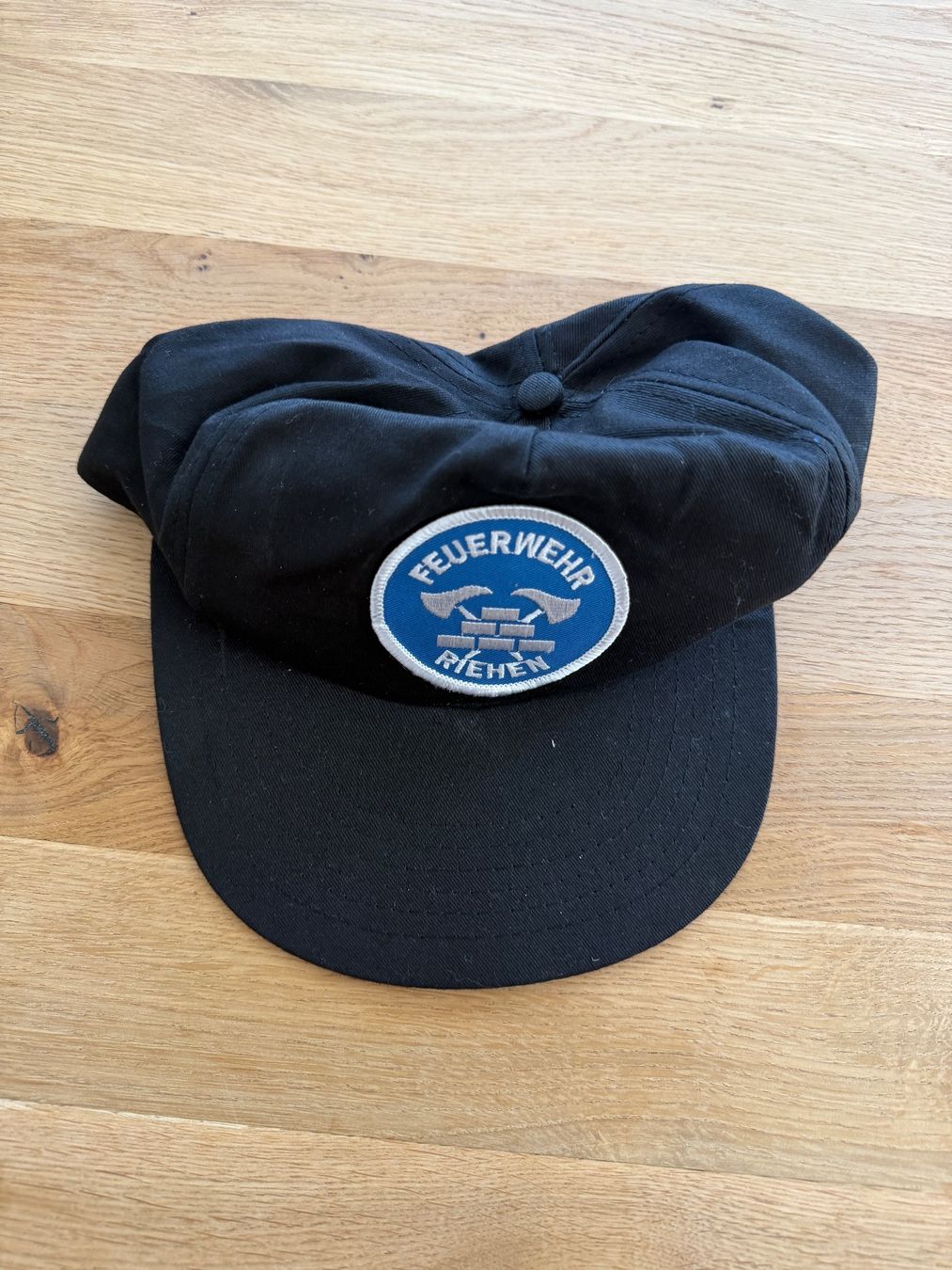 Altro in  Abbigliamento & Accessori: Feuerwehr Cap, Vintage Look! – Usato da Riehen venduto da Kpl_Oberloescher