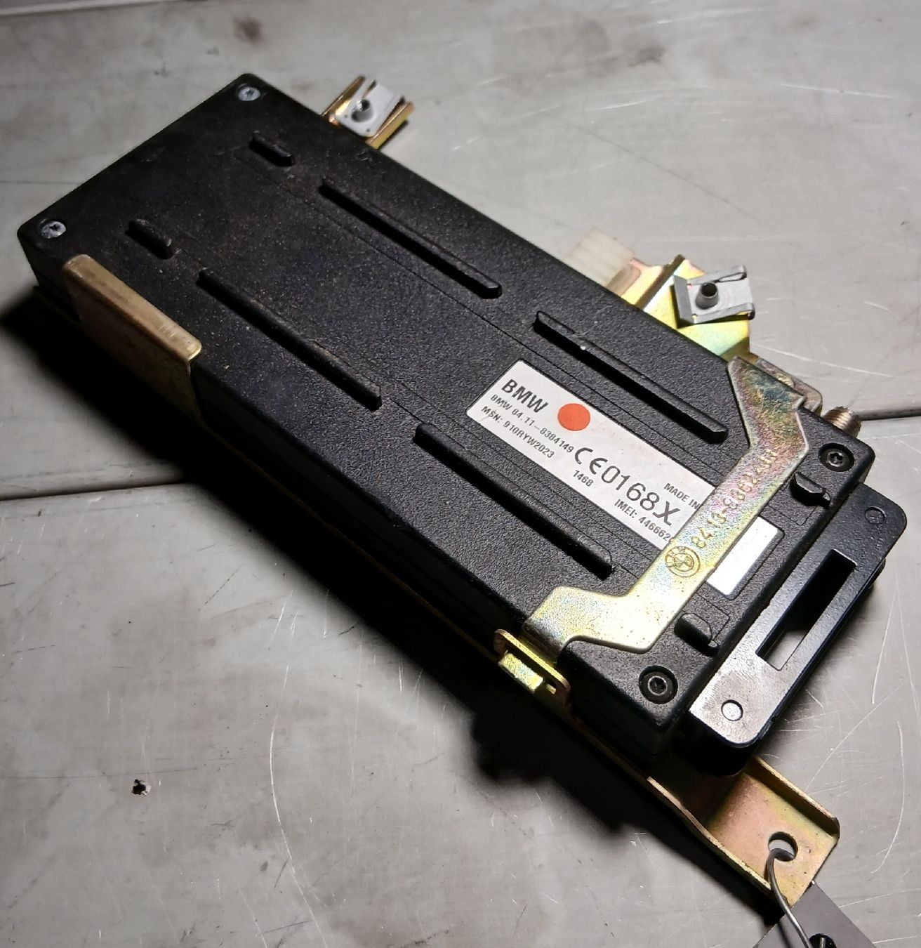 BMW Tutti pezzi di ricambio auto: Boîtier téléphone BMW E38 740 4.4 – Usato da la heutte venduto da Auto-stock