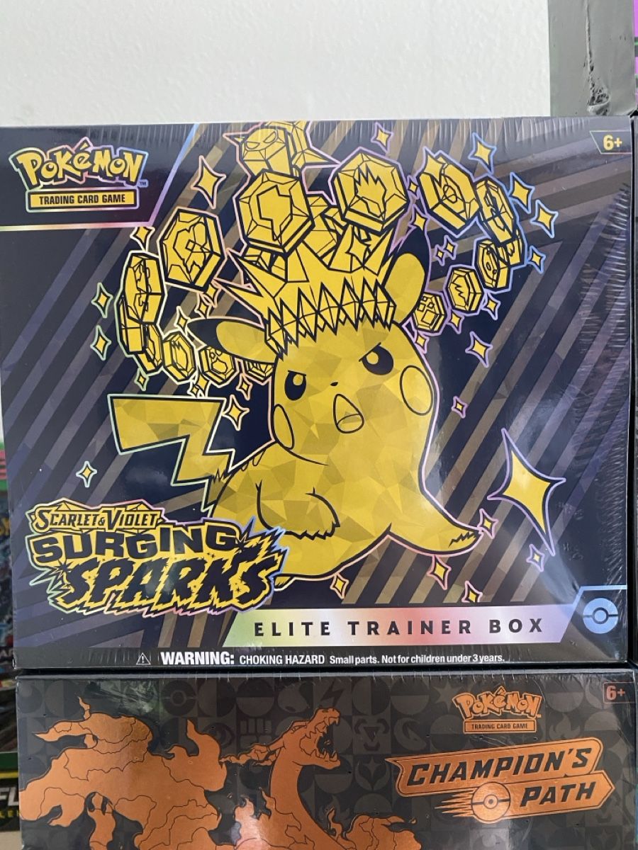 Pokémon Carte collezionabili: Pokemon Scarlet & Violet Surging Sparks Elite Trainer Box – Nuovo e nell'imballaggio originale da Aarau venduto da eri_jh6h