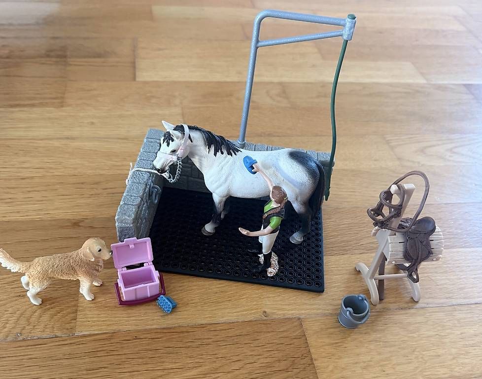 Spielzeuge: Schleich Pferdewaschplatz – Gebraucht aus Schliern b. Köniz von ka-ri-ta