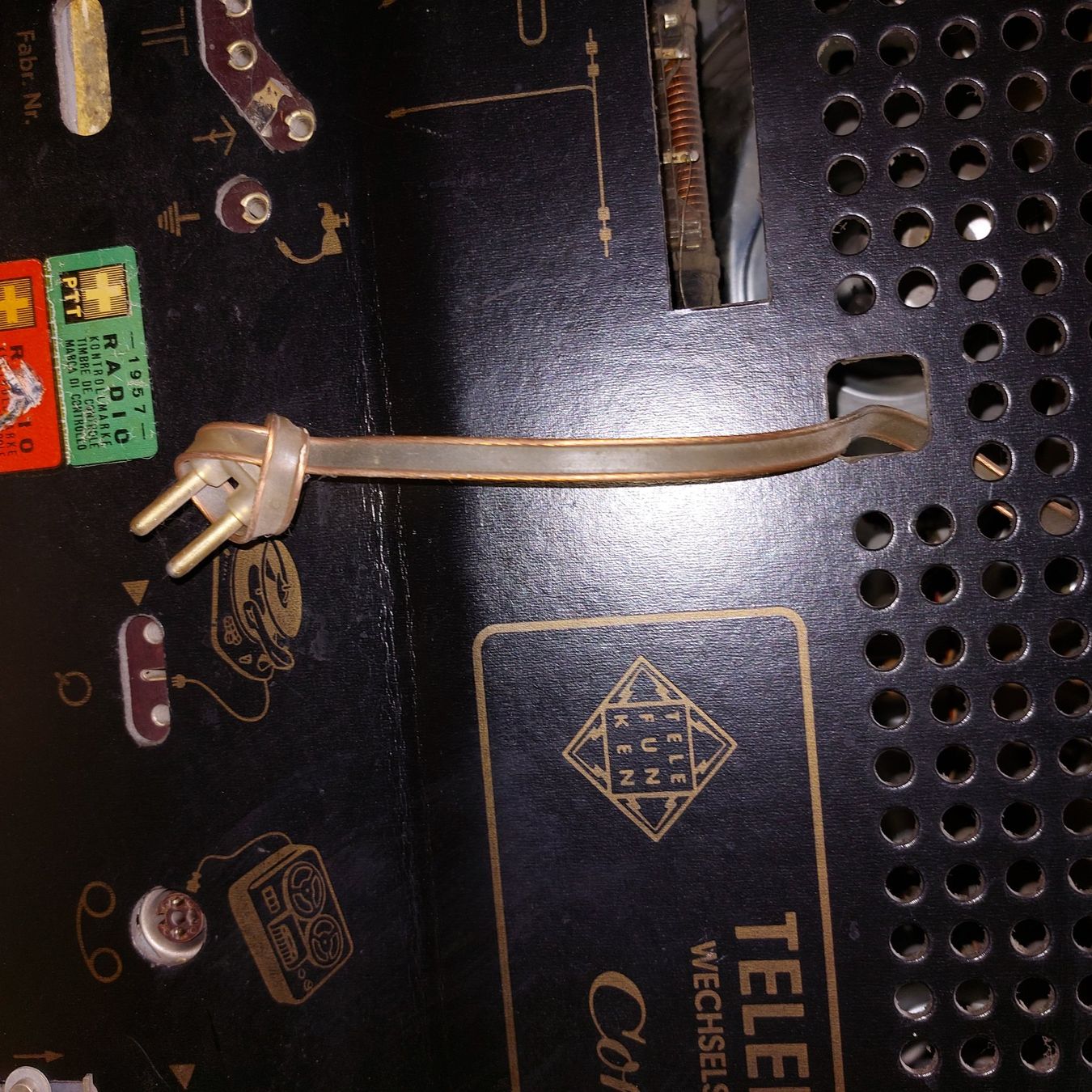 Telefunken Radio: Röhrenradio Telefunken Concertino – Difettoso da Opfikon venduto da Carslo5 3