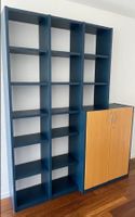 Wandregal oder Raumtrenner in Taubenblau