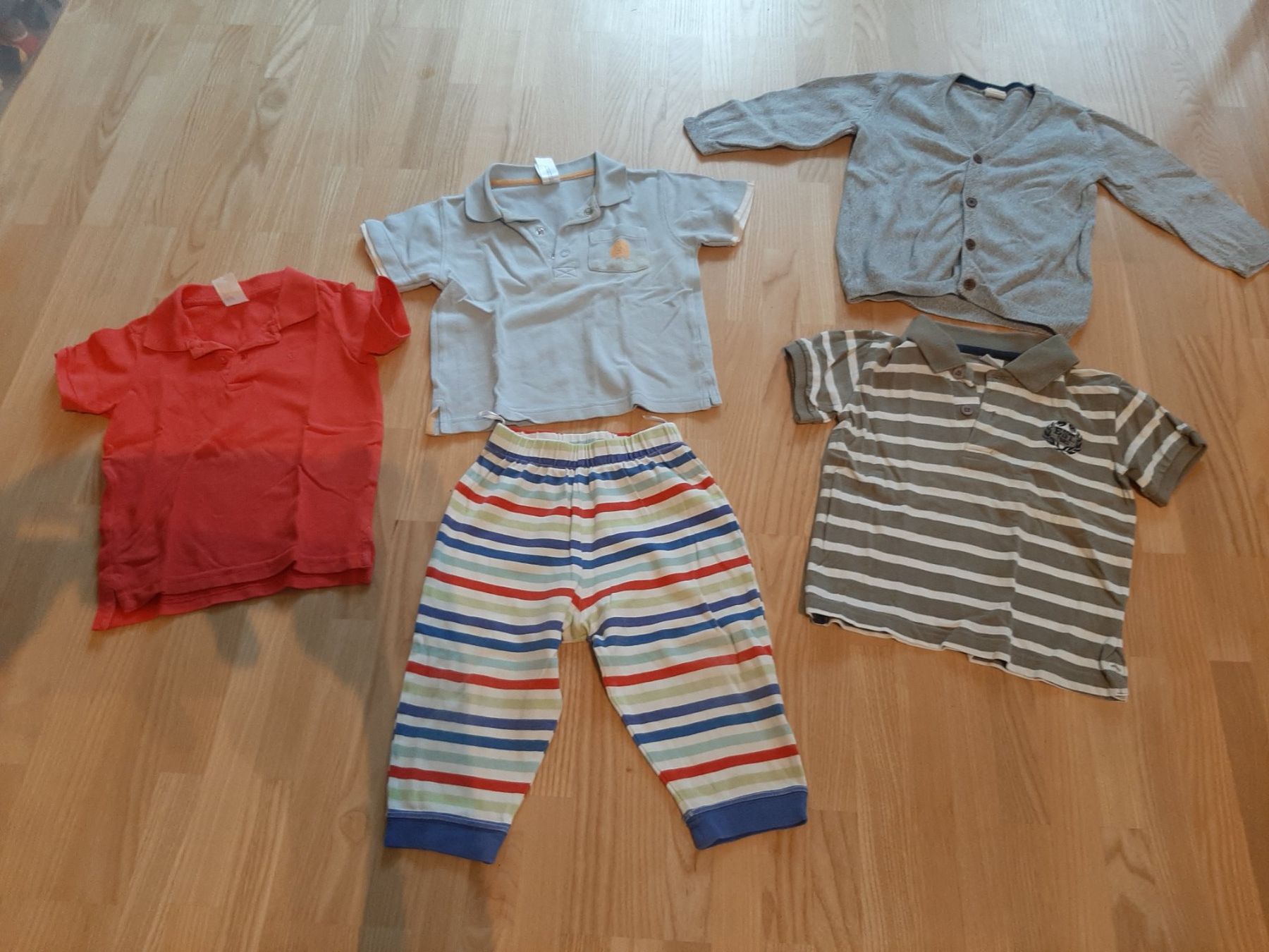 H&M Lotti & Set di vestiti: Praktisches Kleiderpaket Gr. 80 – Usato da St.Gallen venduto da sim_2thg 1