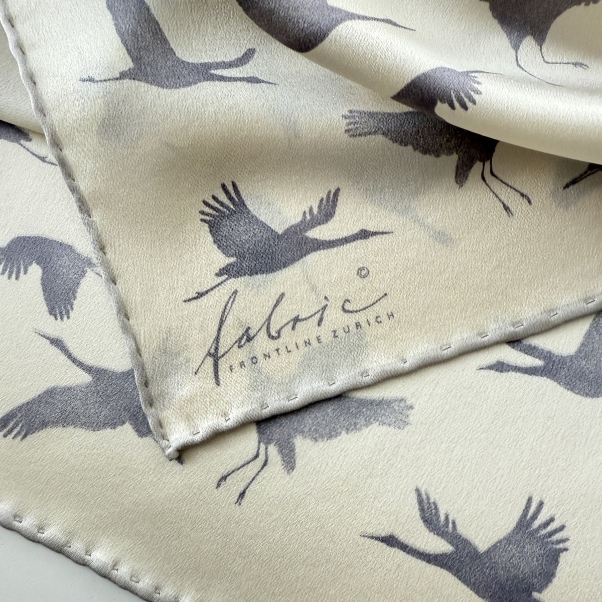 Fabric Frontline Foulard & Sciarpe: FABRIC FRONTLINE Silk Scarf – Nuovo (secondo la descrizione) da Emmen venduto da Avviivva_Com2023 3