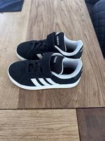 Adidas Kinderschuhe Gr. 30