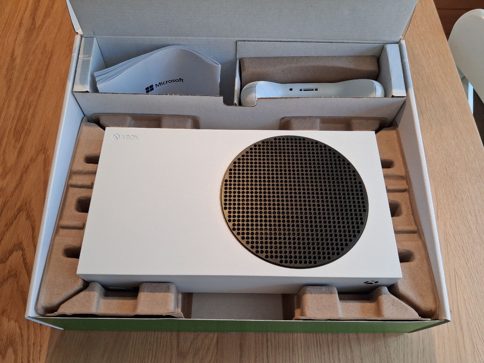 Microsoft Konsolen: Xbox Series S inkl. Controller und Joystick – Gebraucht aus Brienz BE von ThomysHobbyLobby 4