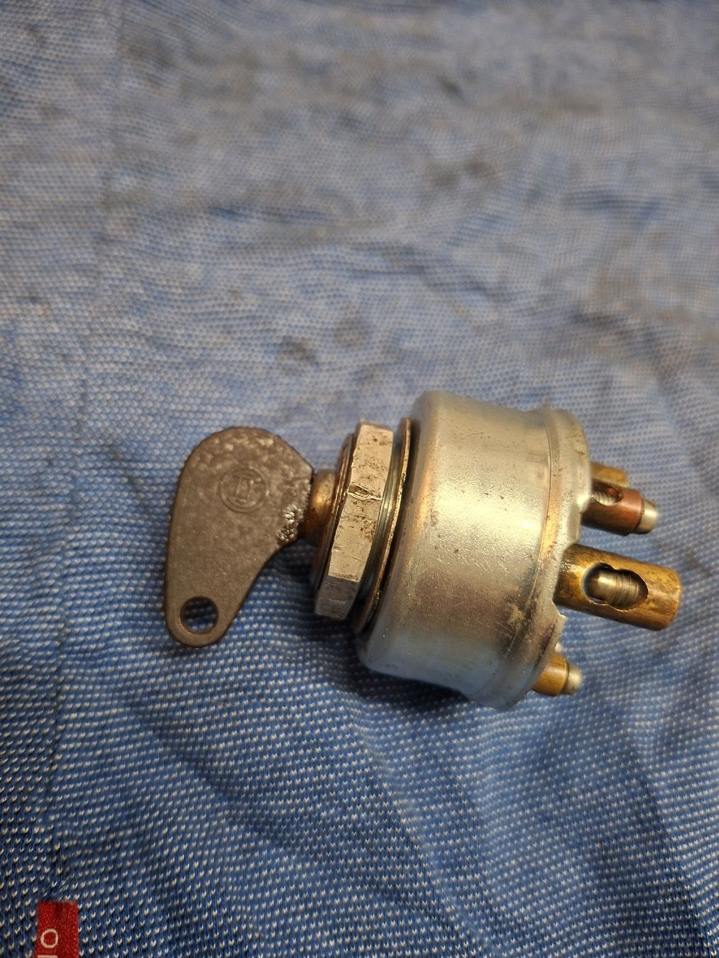 Bosch Sonstiges Fahrzeugzubehör: Zündschloss Bosch no. 0342201009 – Gebraucht aus Aeschau von Elu2000