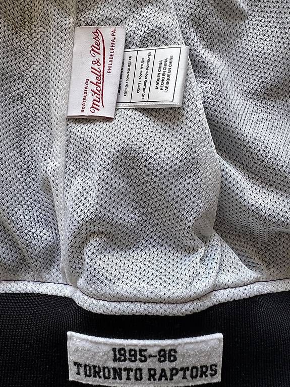 Mitchell & Ness Giacche: Mitchell & Ness Toronto Raptors NBA Jacke – Usato da Seuzach venduto da lukastinner 4