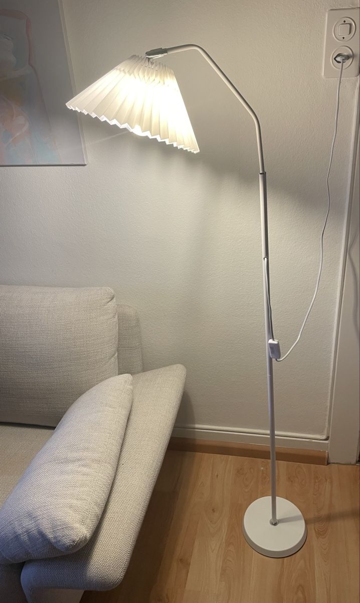 Lampade: Stehlampe weiss – Usato da Basel venduto da hullubu