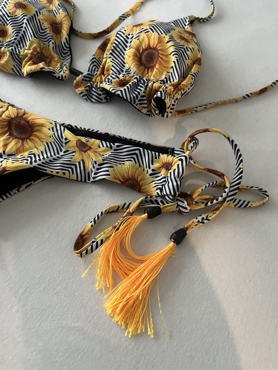 Costumi da bagno & Bikini: Sommerlicher Bikini mit Sonnenblumen Muster, Grösse M – Usato da Emmenbrücke venduto da zak_5wtm 1