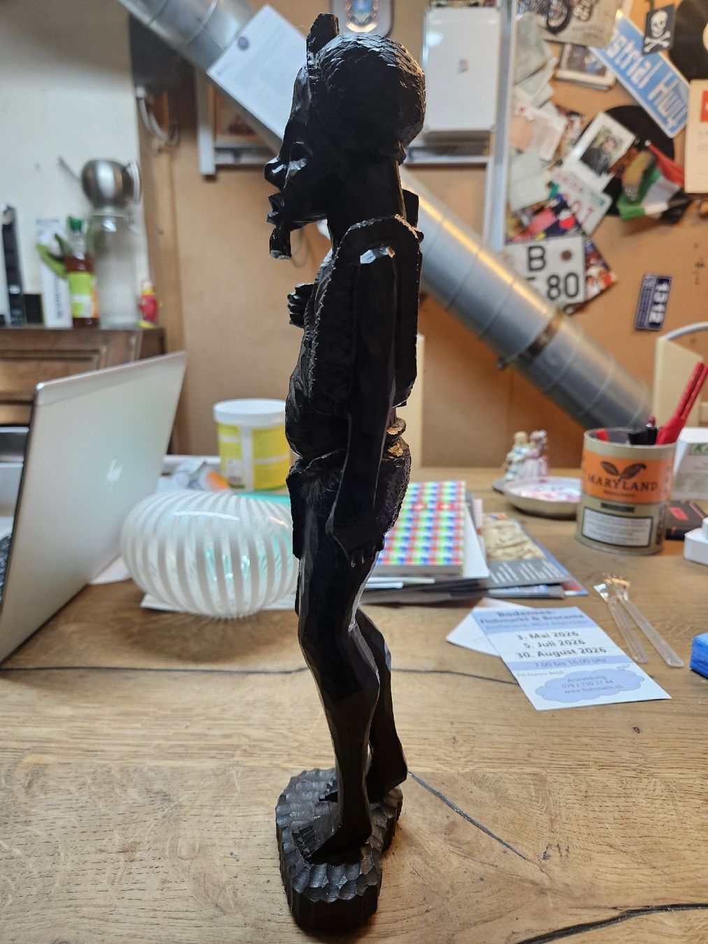Figurines: Holzfigur Mann dunkel stehend Figur (H) – D'occasion à Rorschach par TimelessTrading 1