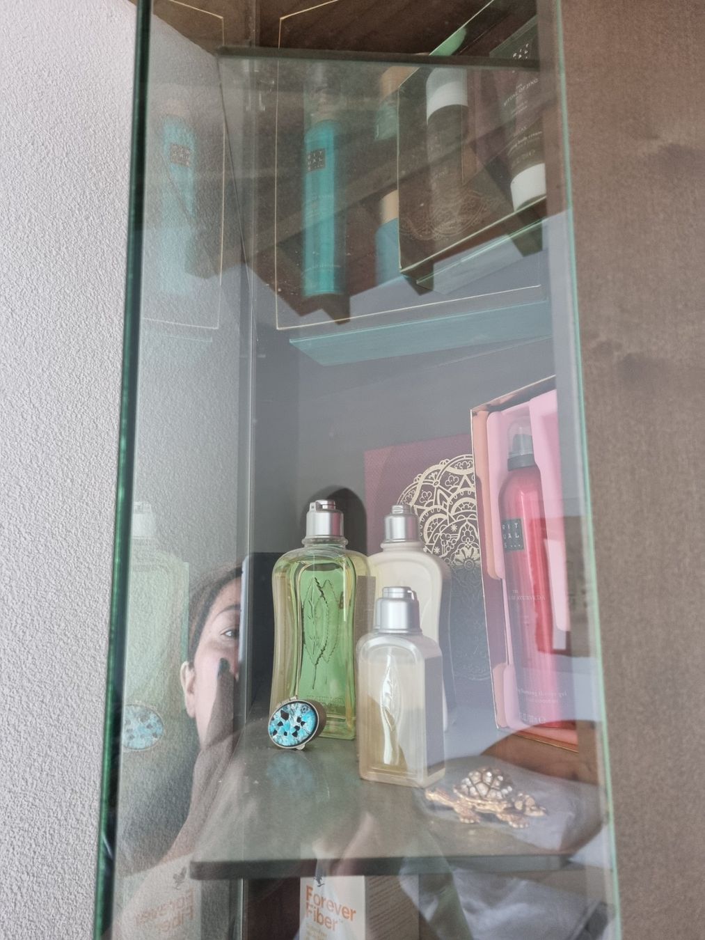 Vitrines: Vitrine Triangolo by Wellis Schweizer Design – D'occasion à Lengnau AG par Endless 9