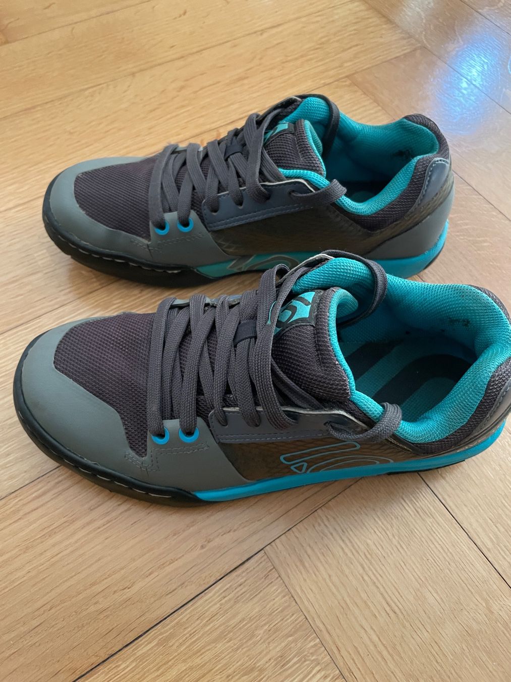 Five Ten Chaussures femmes: Five ten Bikeschuhe – D'occasion à Bern par fisibelli