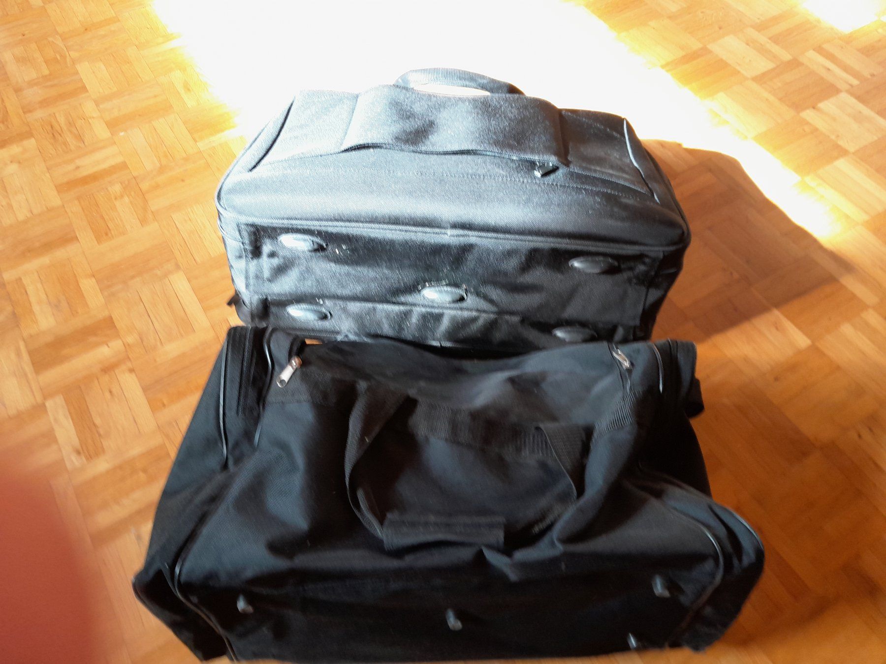 Taschen: 2 Taschen – Gebraucht aus Rüti ZH von Alemanni 9