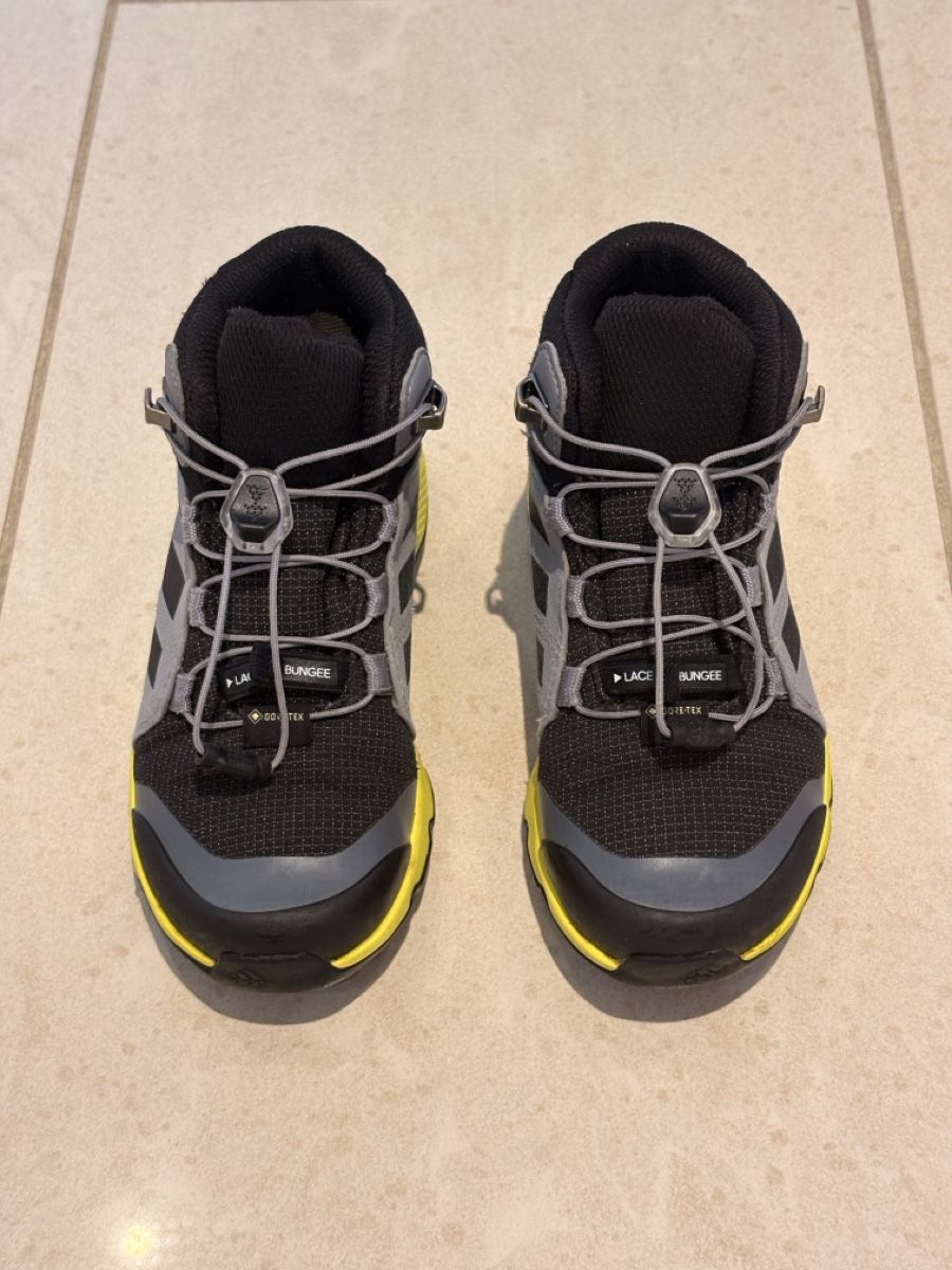 Adidas Scarpe per ragazzi: Adidas Terrex Wanderschuhe Gore-Tex Gr. 30 – Usato da Bettlach venduto da Schtine1