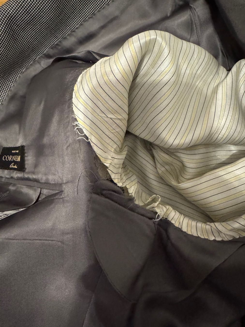 Giacche: Blazer / Sakko Corneliani Gr. 25 – Usato da Staufen venduto da MARINTSUM 3
