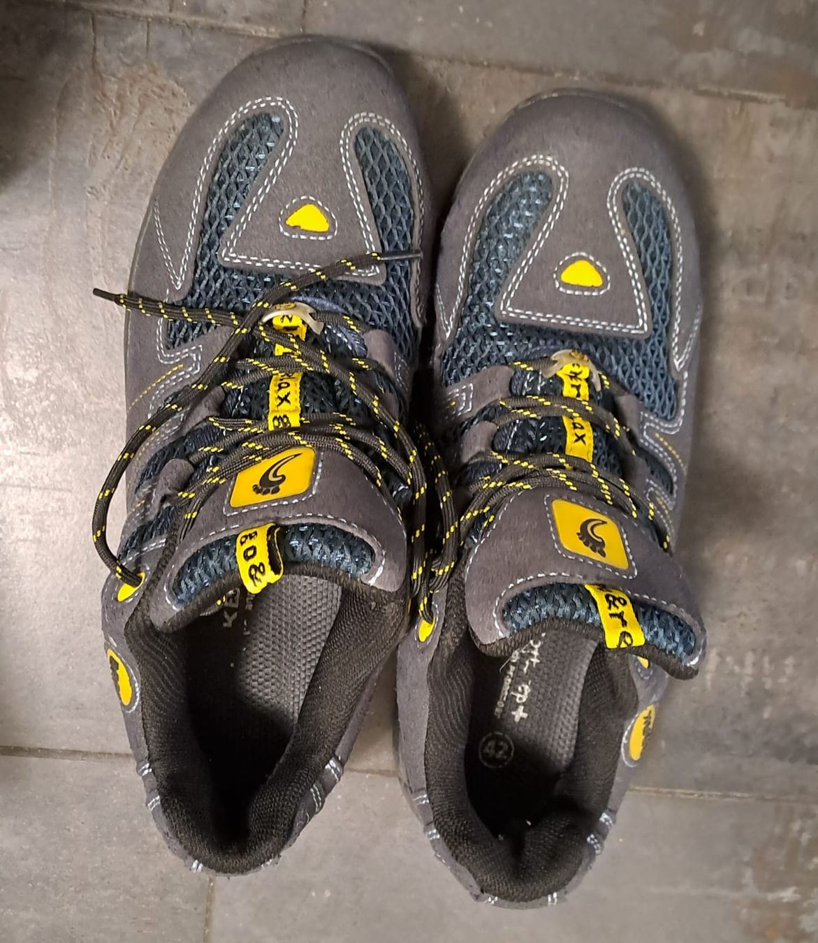 Herrenschuhe: Chaussures de sécurité taille 42 peu utilisées – Gebraucht aus Bussigny von sivag