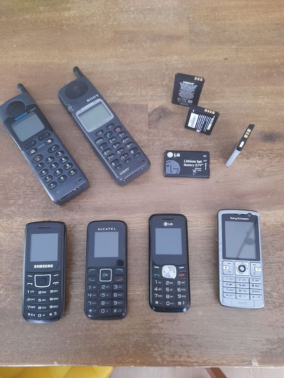 6 alte Handy,s für Ersatzteile oder herrichten 2 mit Antenne
