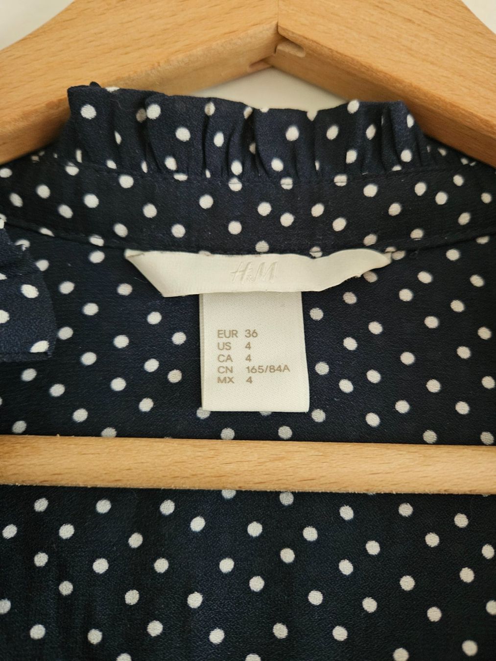 H&M Camicette: Blaue Bluse mit weissen Punkten Gr.36 – Usato da Schaffhausen venduto da sabrina915 1