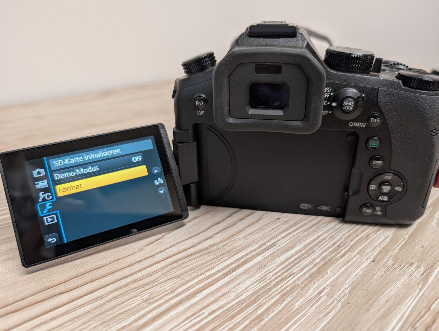 Panasonic Kamera: Panasonic Lumix DMC-FZ2000 – Gebraucht aus Hinterkappelen von remos-world 1