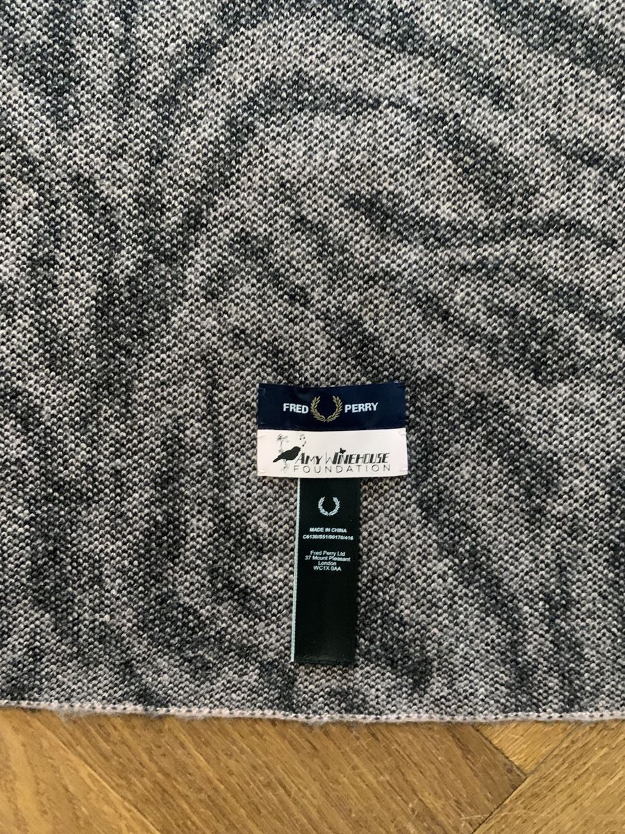 Fred Perry Foulard & Sciarpe: Schal FRED PERRY – Usato da Bern venduto da Mawe0205 5