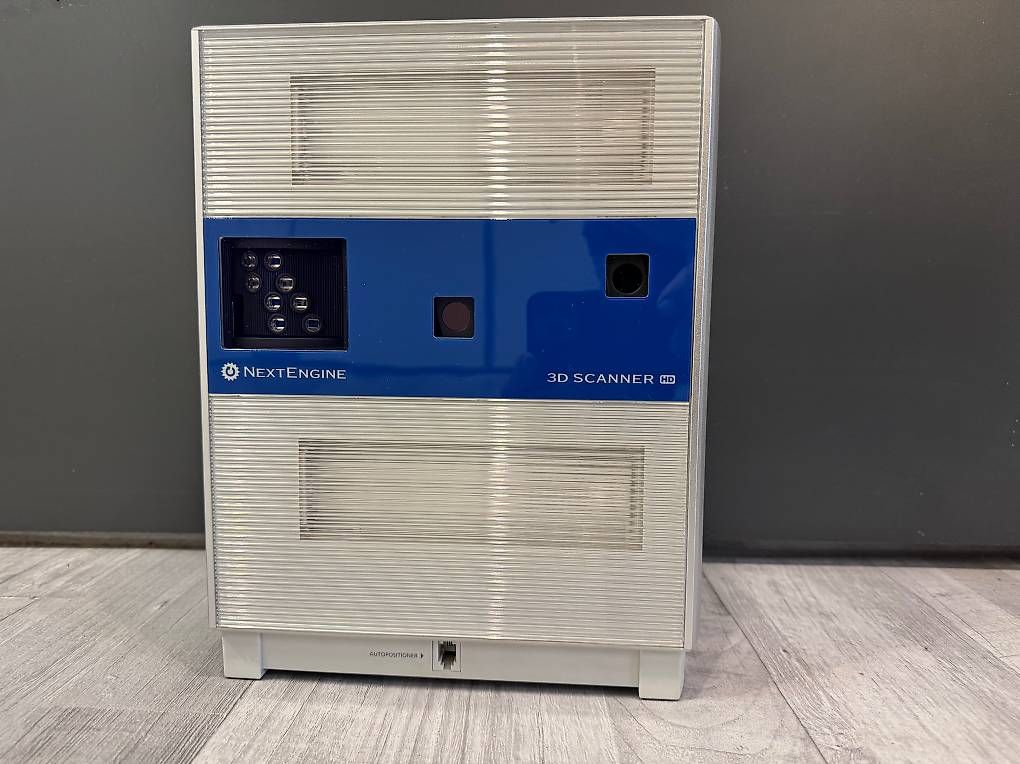 Scanner: NextEngine Desktop 3D Laser Scanner mit Drehteller – Usato da Walzenhausen venduto da nobelsales