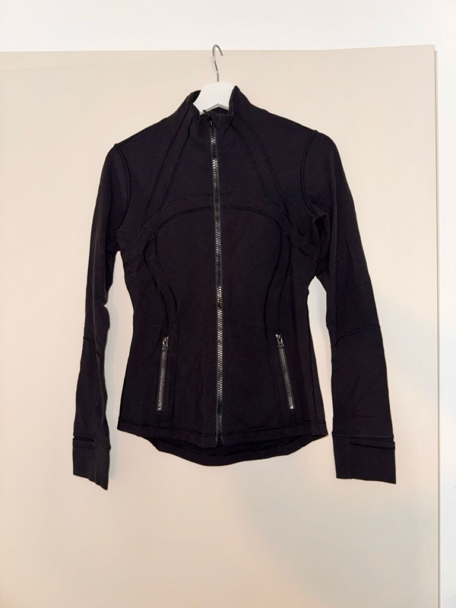 Lululemon Jacken: Lululemon Define Jacke Schwarz – Gebraucht aus Zürich von AnnaSaskia