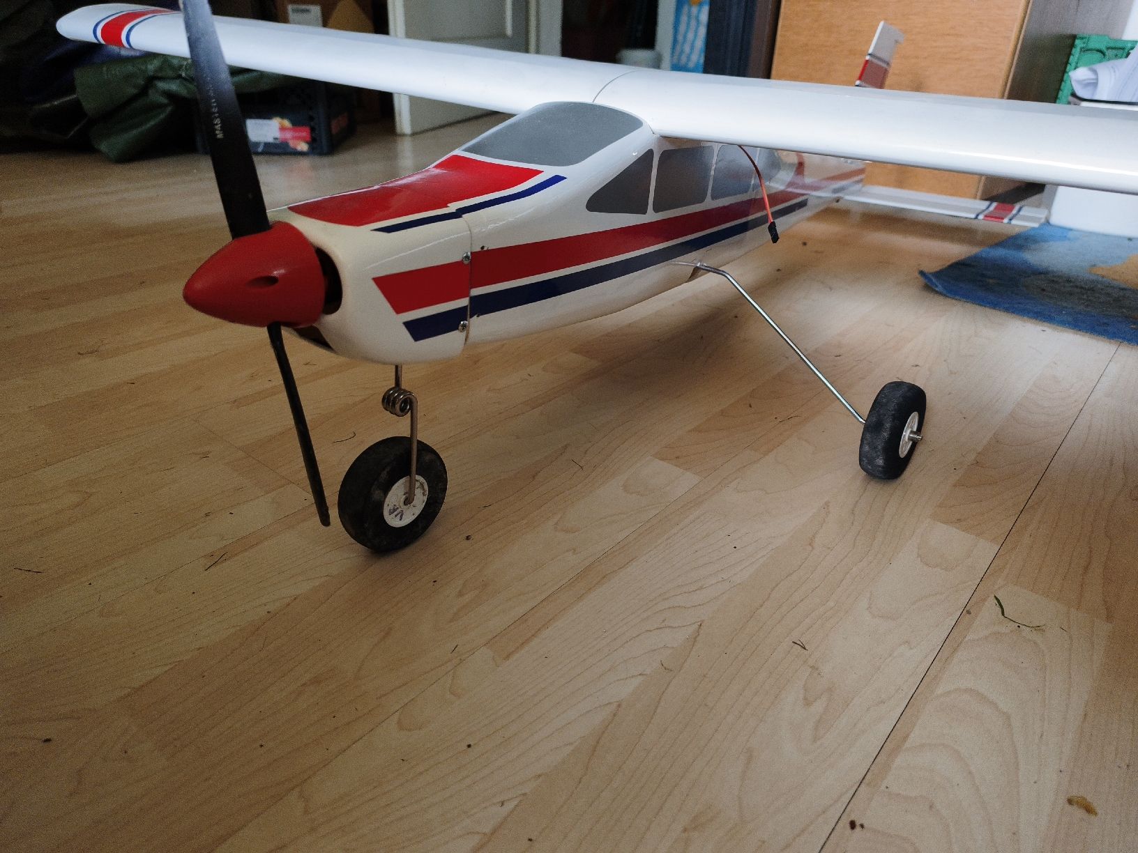 Modellismo RC: Cooles selbstgebautes Anfängerflugzeug Elektro – Usato da Gontenschwil venduto da Jeepli1970 1