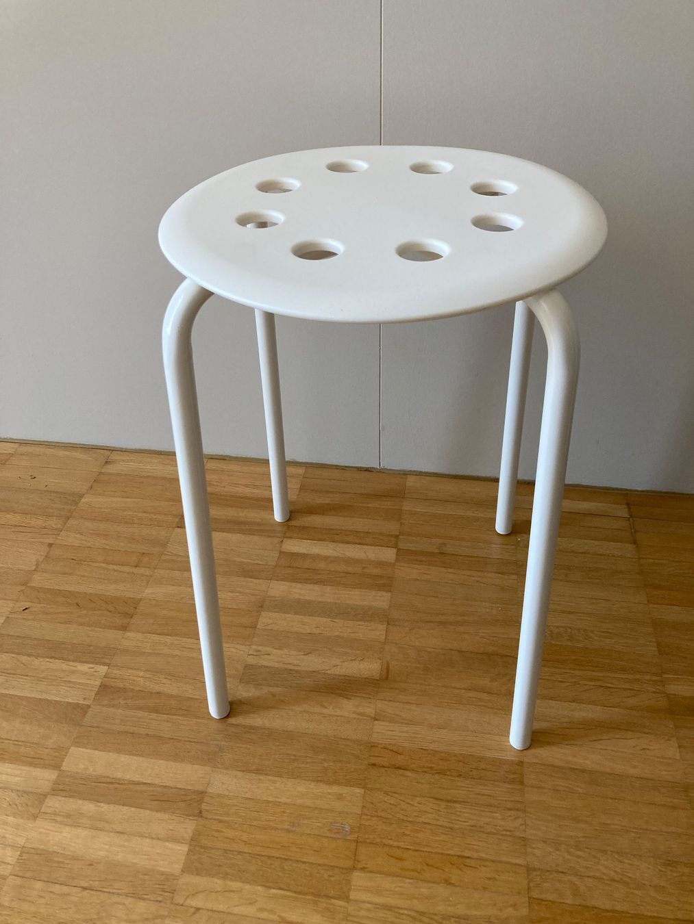 Ikea Hocker: 4 Ikea Hocker weiss Metall/Kunstoff – Gebraucht aus Zwingen von Kult2000 1