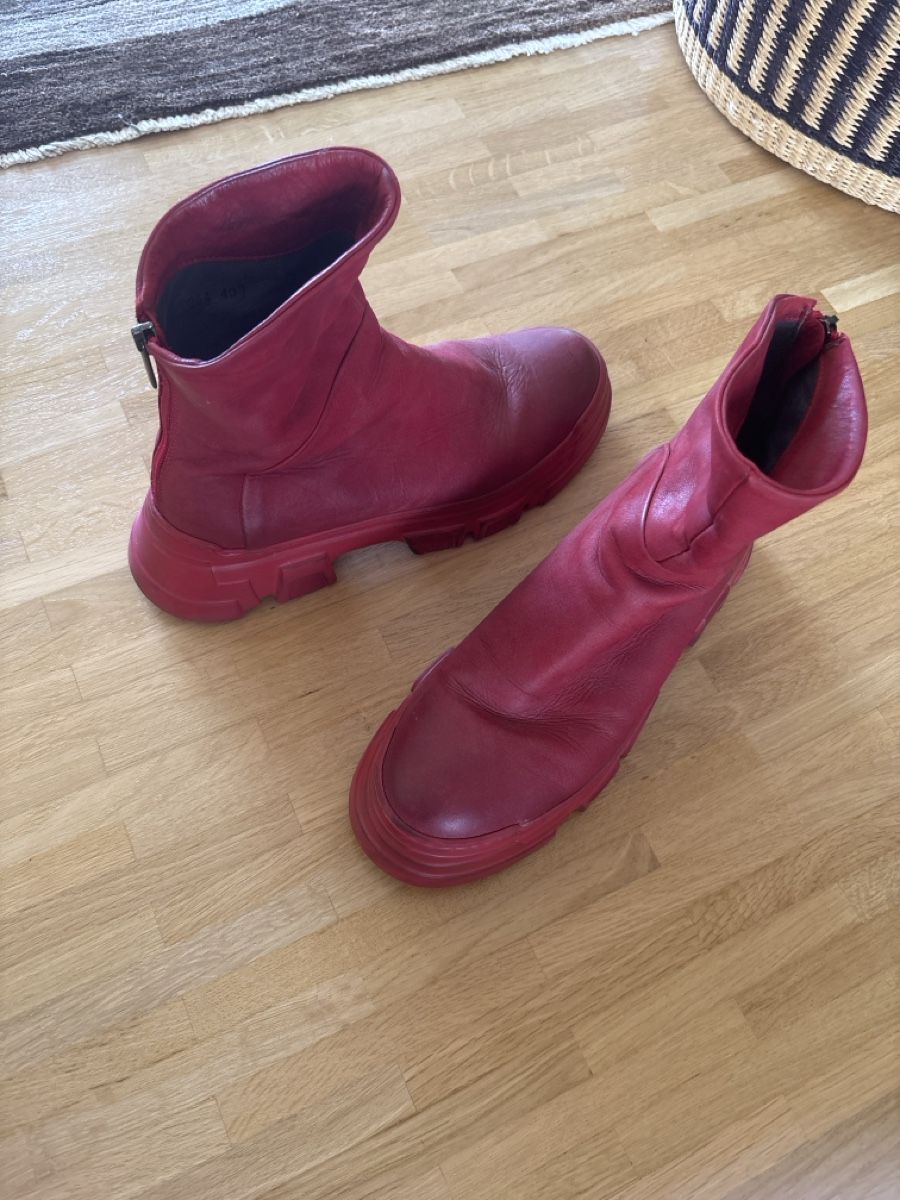 Lofina Scarpe da donna: Lofina Stiefel rot Gr 40 – Usato da Regensdorf venduto da cokezero357