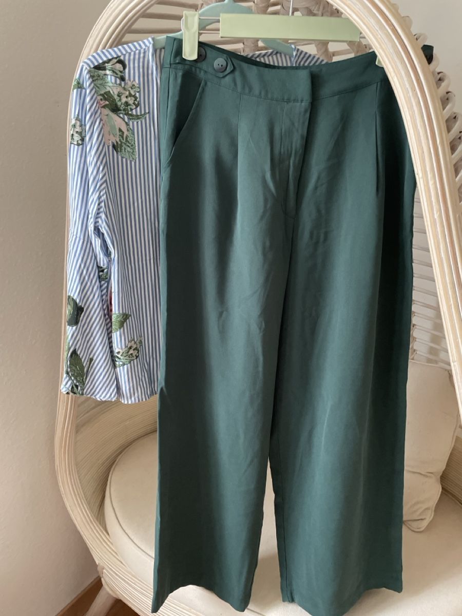 Kleiderpakete: Sommer-Set: Bluse gestreift mit Blumen & Hose Grün – Neu (gemäss Beschreibung) aus Baar von adele06