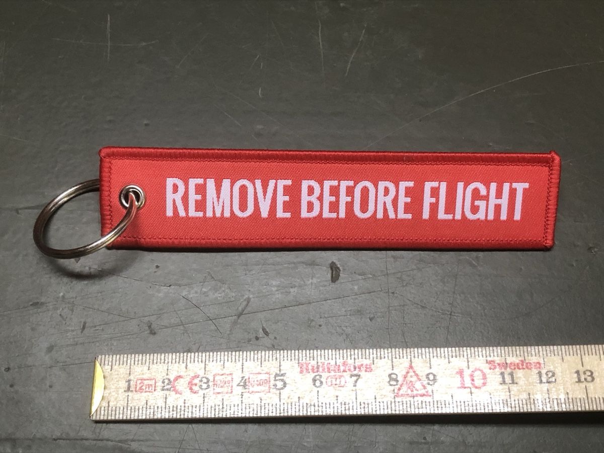 Schlüsselanhänger & - bänder: REMOVE BEVORE FLIGHT Armee Militär Pilot Kampfjet Luftwaffe – Neu (gemäss Beschreibung) aus Madiswil von TEMISO