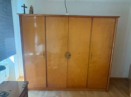 Armadio in legno antico