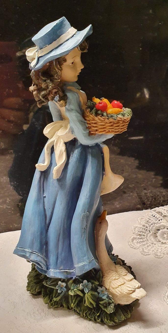 Figuren: Blumenmädchen Landhausstiel – Neu (gemäss Beschreibung) aus Mönchaltorf von Joka013 2