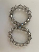 Zwei schöne silberne Armbänder
