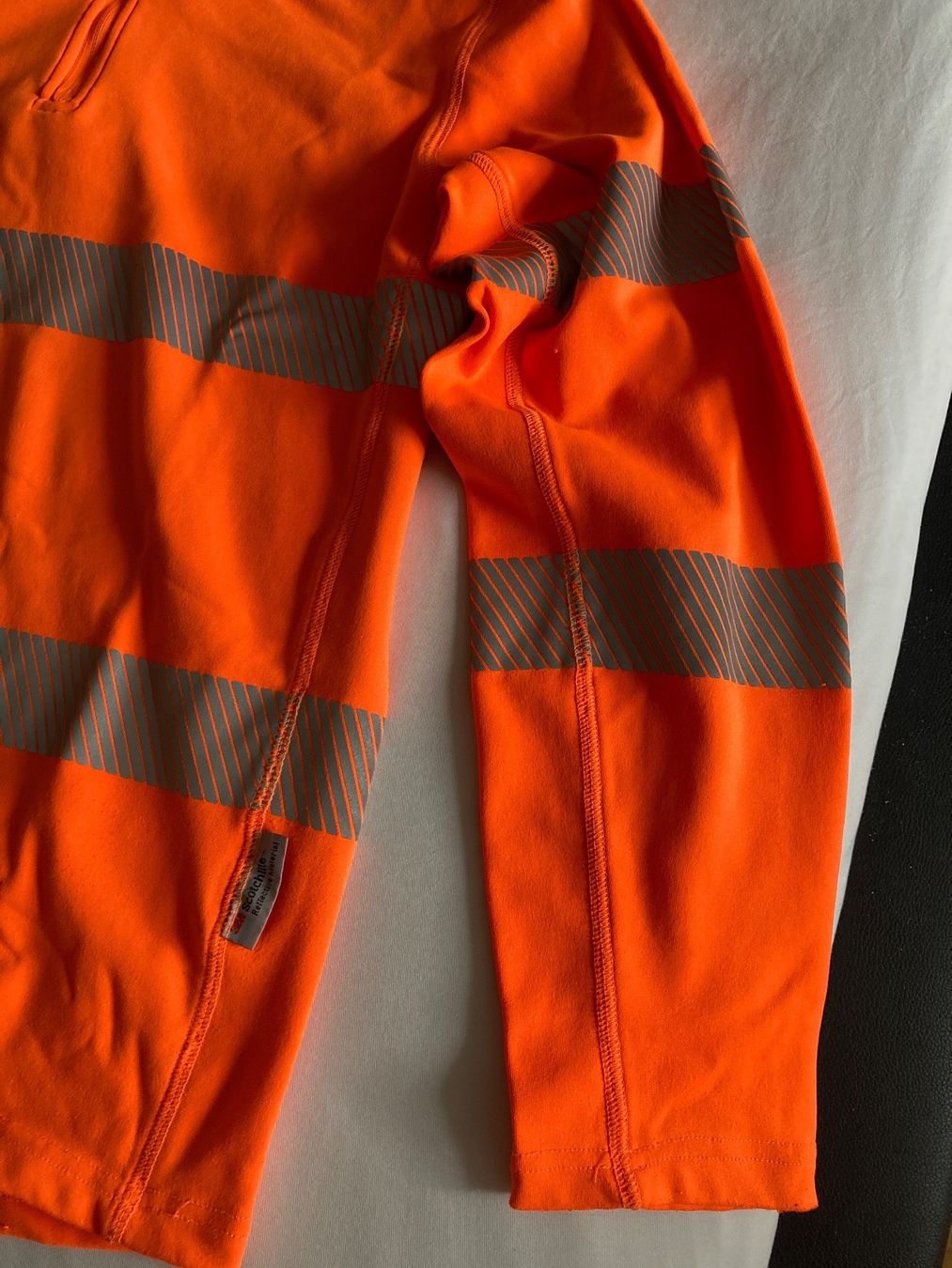 Maglioni & Felpe: Pull de travail orange mi-saison, taille L. – Usato da Delémont venduto da ant_ghk7 2