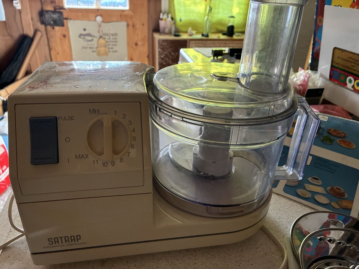 Elettrodomestici da cucina: Küchenmaschine SATRAP Mastermix-electronic mit Zubehör – Difettoso da Oberrüti venduto da Jomaru 3