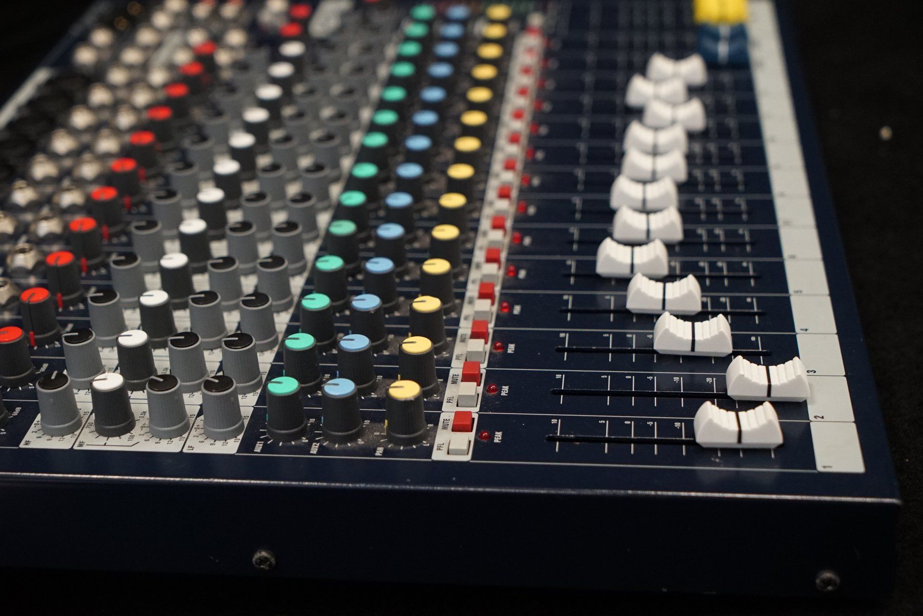 Soundcraft Mischpulte: Soundcraft EPM12 Analoges Mischpult – Gebraucht aus Ortschwaben von Musictrade 5