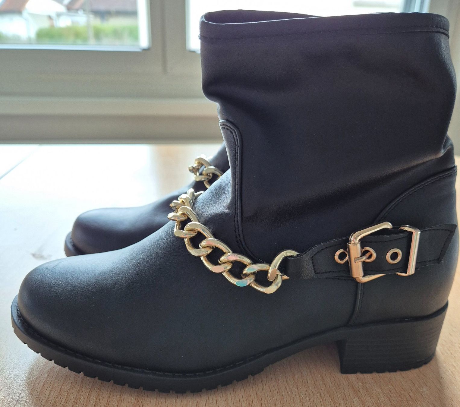 Scarpe da donna: Winterschuhe, Stiefeli,Absatz 2,5 cm,grösse 38 schwarz, – Nuovo e nell'imballaggio originale da Oberbuchsiten venduto da hundesalon-nadja