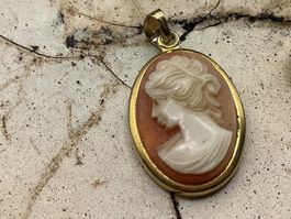 Vintage Anhänger mit Gemme in Messingumrandung