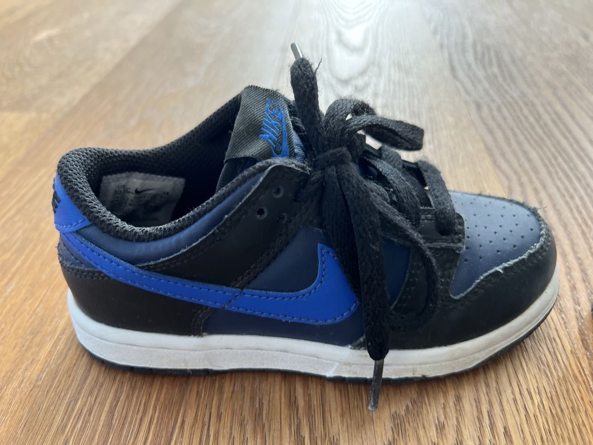 Nike Scarpe per ragazzi: Nike Schuhe Gr. 27.5 schwarz blau Sneaker – Usato da Gipf-Oberfrick venduto da Sonne010203 4
