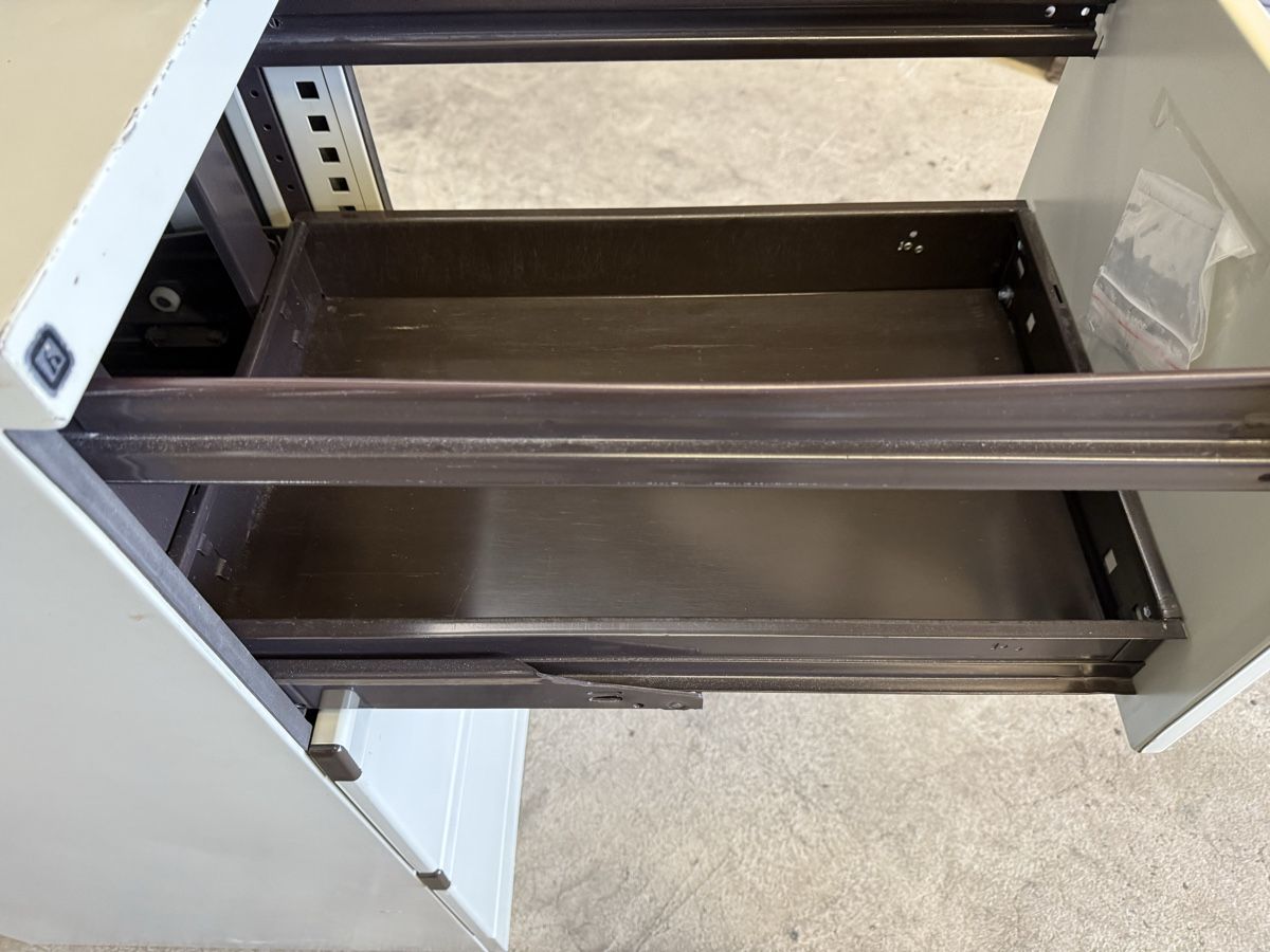 Armoires: Aktenschrank – D'occasion à Horriwil par Carrera68 4