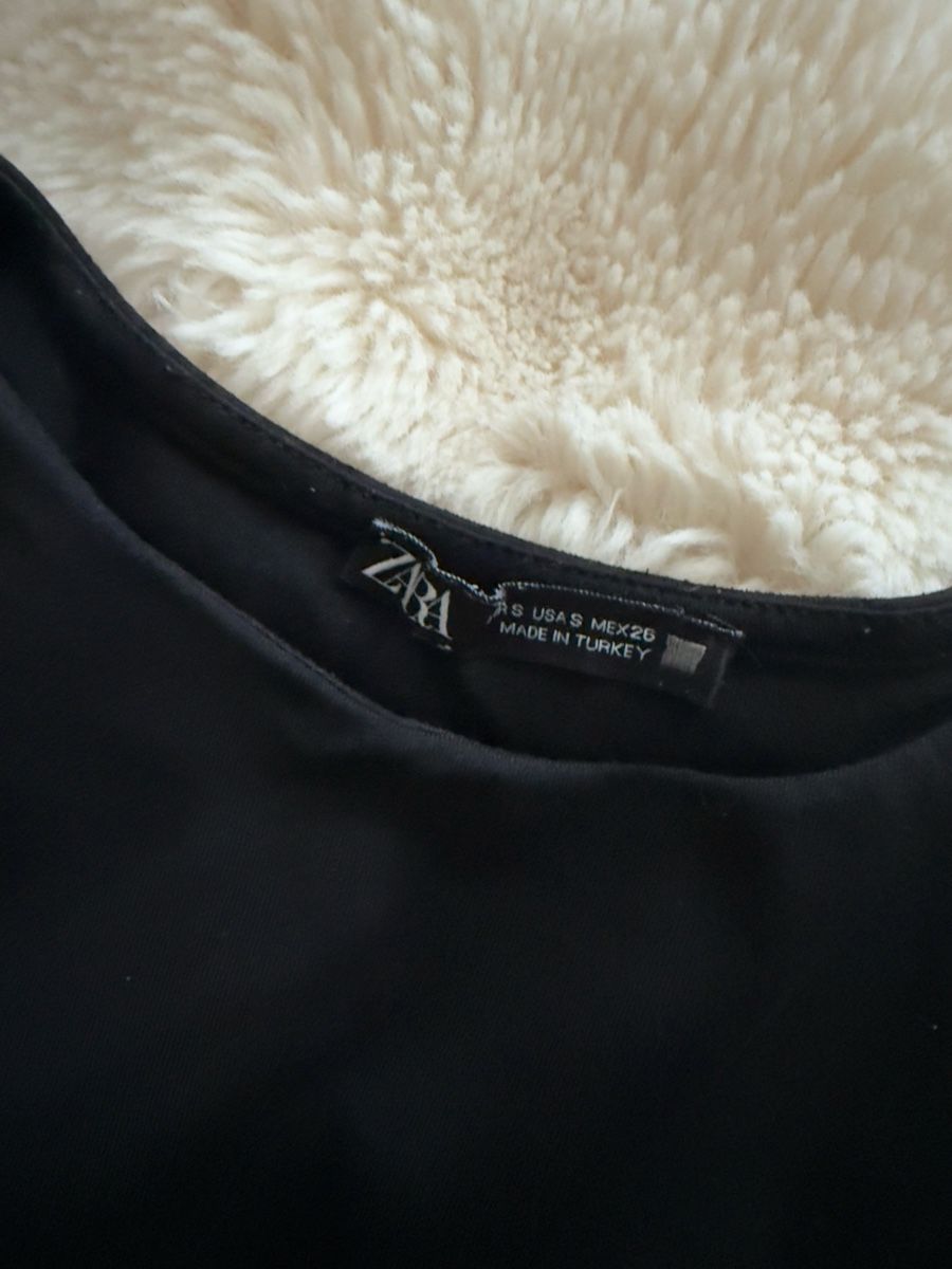 Zara Top: Zara Body schwarz Langarm – Usato da Niederhasli venduto da elm_7pyv 1