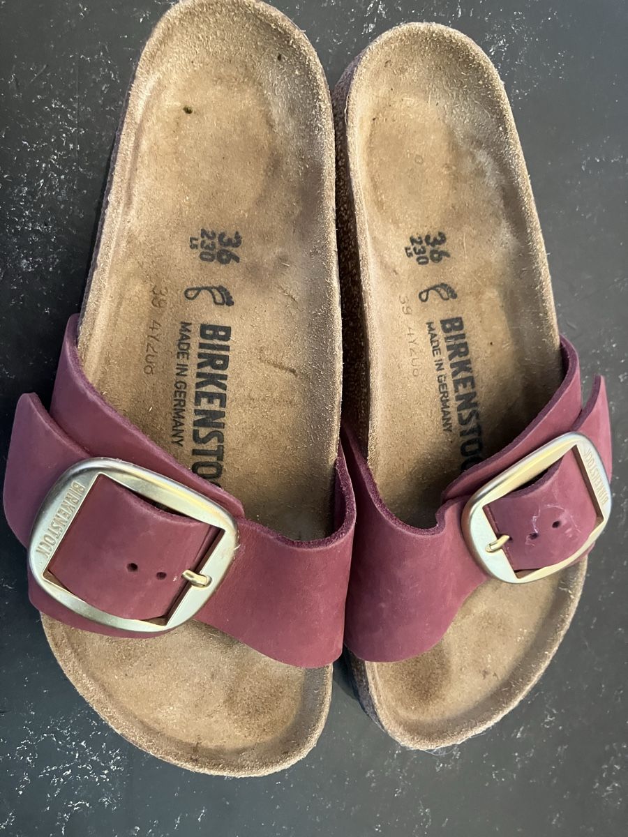 Birkenstock Scarpe da donna: Rote Birkenstock Schlarpen  – Nuovo (secondo la descrizione) da Bern venduto da JenniferNice 1