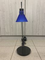 HALOGEN TISCHLAMPE MIT BLAUER GLOSCHE UND MARMOR-SOCKEL